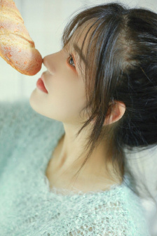 韩国咬住奶头的乳三级